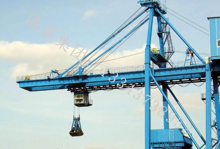 福建南平橋式抓斗卸船機廠家橋式抓斗卸船機運行平穩(wěn)