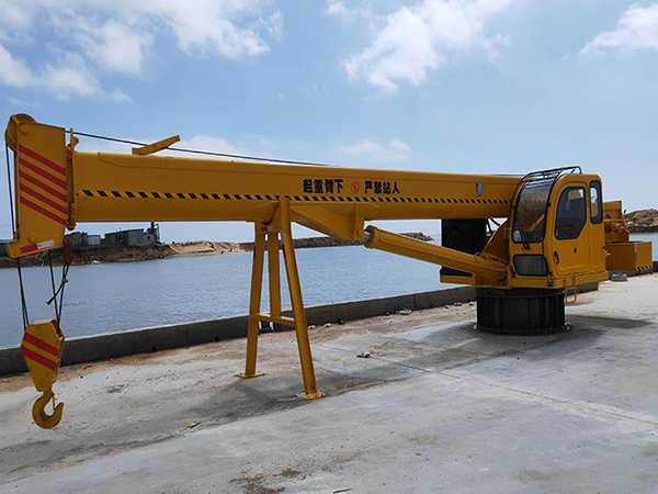 山東營口船用起重機公司船用起重機轉運靈活