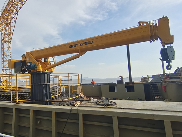 山東煙臺船用起重機公司船用起重機安全操作注意事項