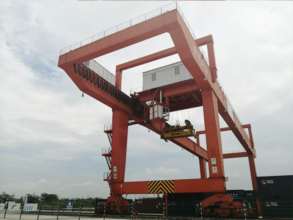 江蘇南京集裝箱門式起重機廠家40.5噸集裝箱門機效率高