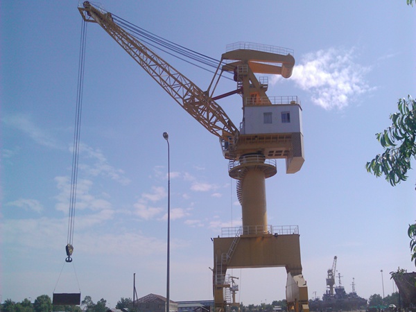 浙江湖州單臂架門座式起重機公司單臂門座吊結構穩固