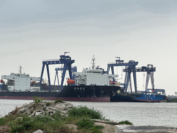 山東青島造船門式起重機(jī)廠家造船門式起重機(jī)跨度大