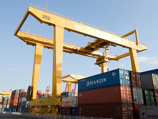 河北唐山集裝箱門式起重機廠家集裝箱門式起重機操作靈活