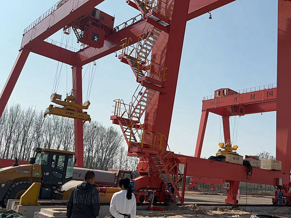 湖北武漢集裝箱門式起重機廠家集裝箱門式起重機配置安全