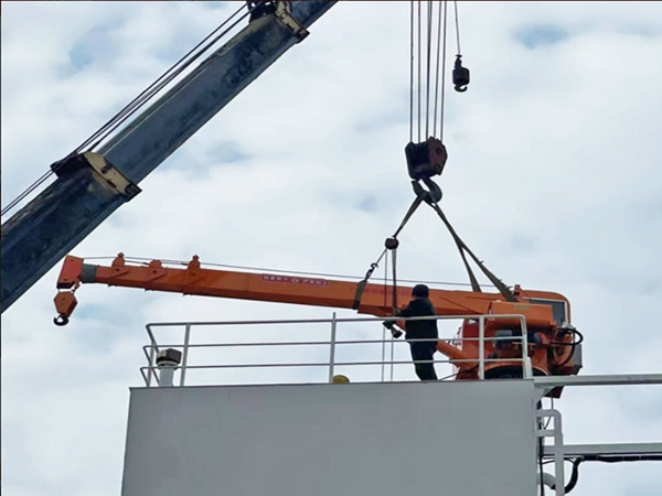 江蘇江陰船用起重機公司船用起重機起重功能強大