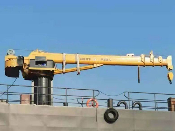 山東青島船用起重機(jī)公司船用起重機(jī)高效裝卸