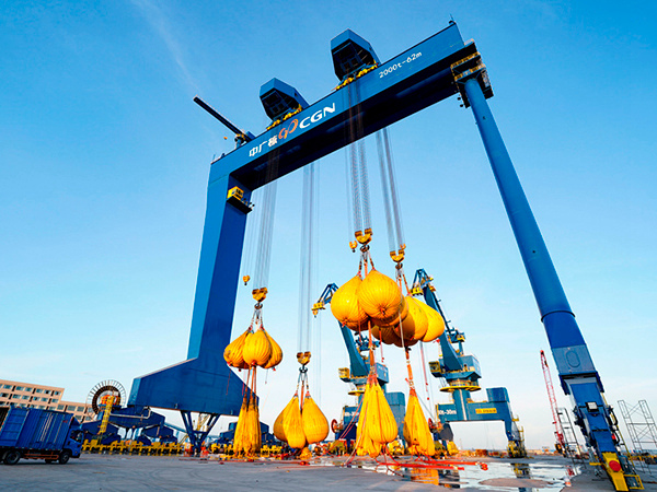 江蘇蘇州集裝箱門式起重機廠家集裝箱門式起重機靈活操作