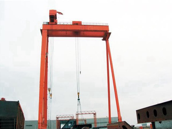 江西鷹潭120噸包箱龍門(mén)吊廠家設(shè)備運(yùn)行穩(wěn)
