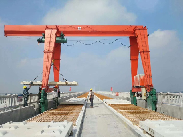 青海海西龍門吊廠家和諧發(fā)展