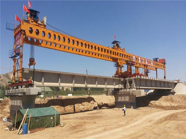 甘肅酒泉架橋機(jī)龍門吊廠家 架橋機(jī)威力無比