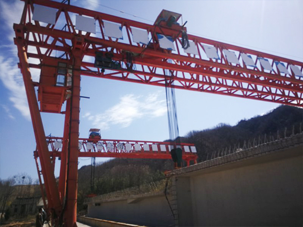 陜西西安60噸-24米貨場龍門吊在當地有現貨