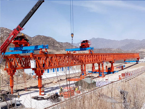 四川遂寧鐵路架橋機(jī)公司 40米180噸架橋機(jī)價(jià)格
