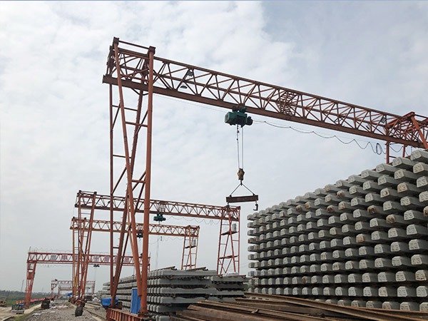 安徽合肥集裝箱門式起重機(jī)廠家45噸輪胎式報(bào)價(jià)